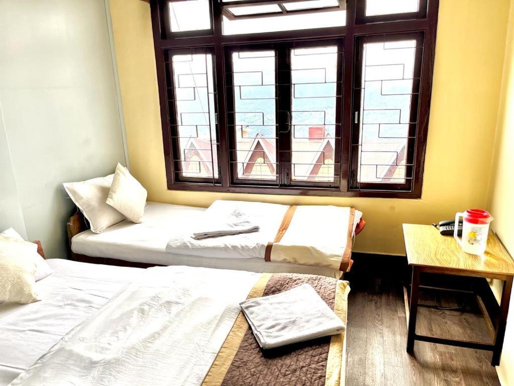 Hotel Red Rose Гангток Экстерьер фото