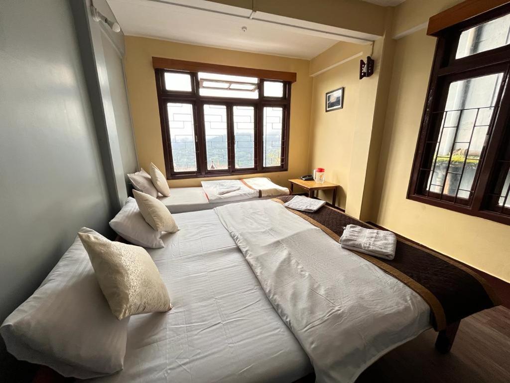 Hotel Red Rose Гангток Экстерьер фото