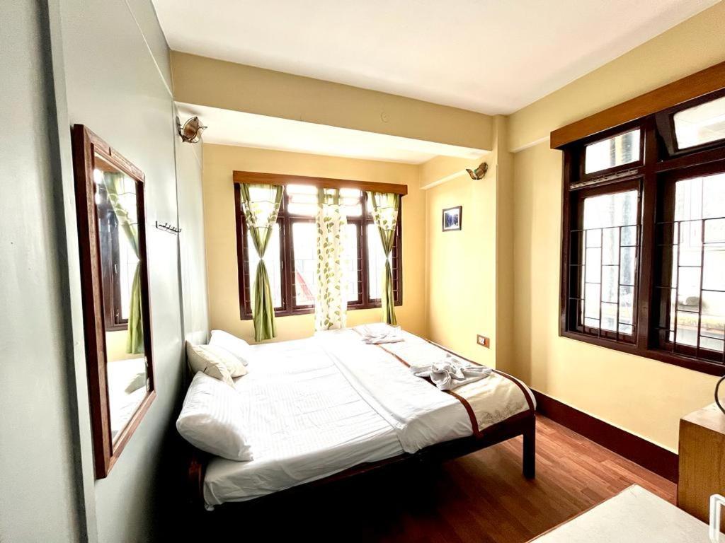 Hotel Red Rose Гангток Экстерьер фото